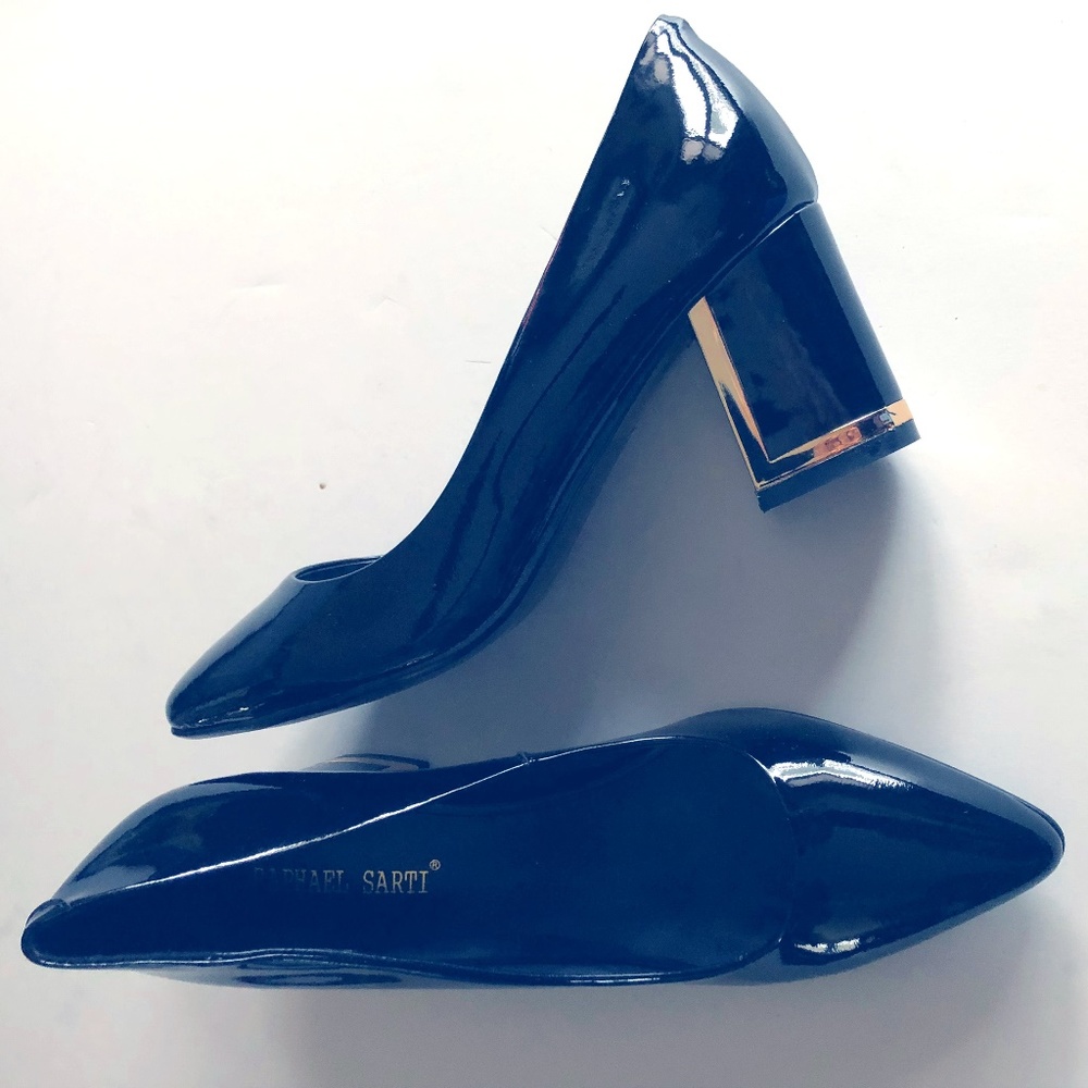 Designer Raphael Sarti Black Patent Leather Pumps.